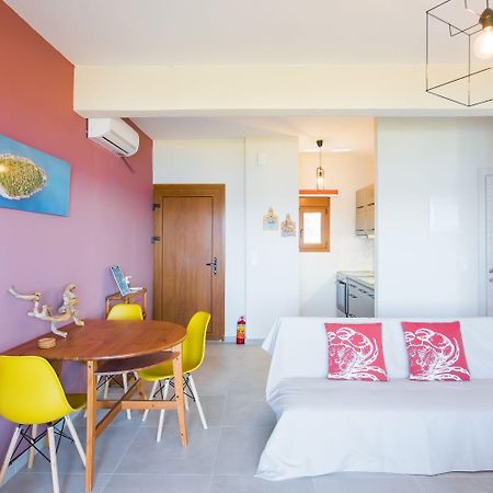 Nereus & Oceanus Beachfront Apartments, Lagonisi Beach #Feelslikehome Órmos Panajías Eksteriør bilde
