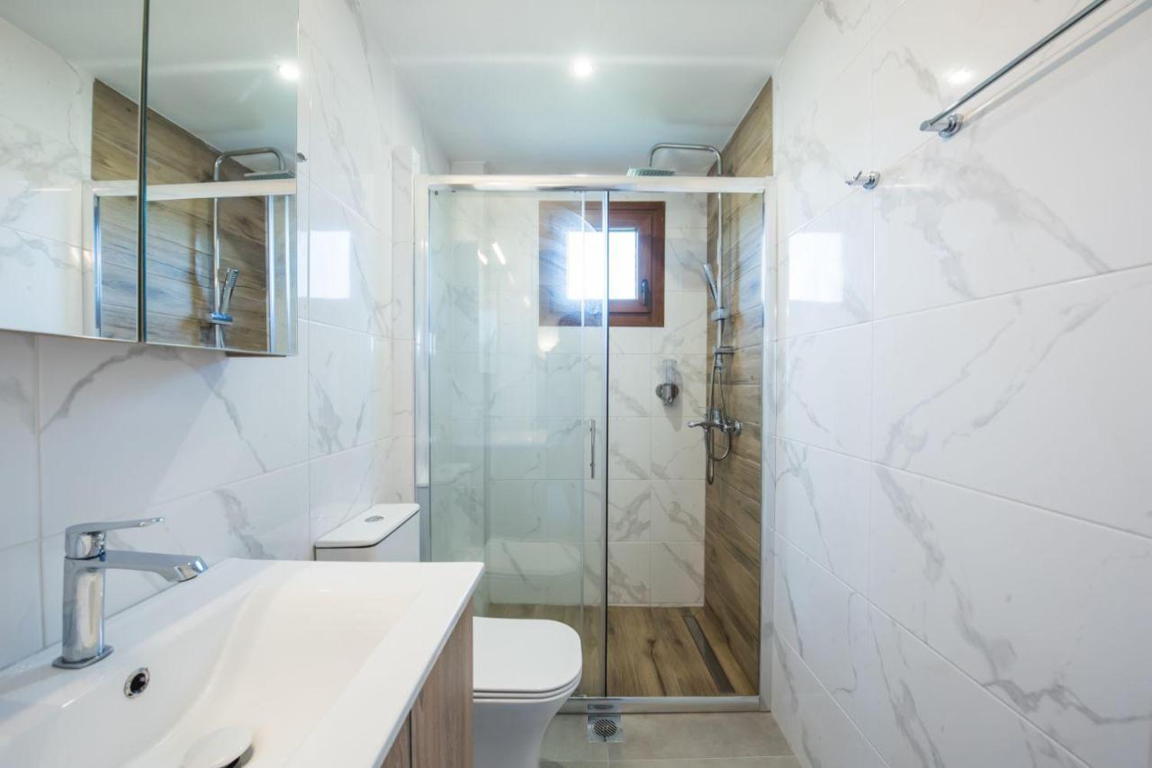 Nereus & Oceanus Beachfront Apartments, Lagonisi Beach #Feelslikehome Órmos Panajías Eksteriør bilde