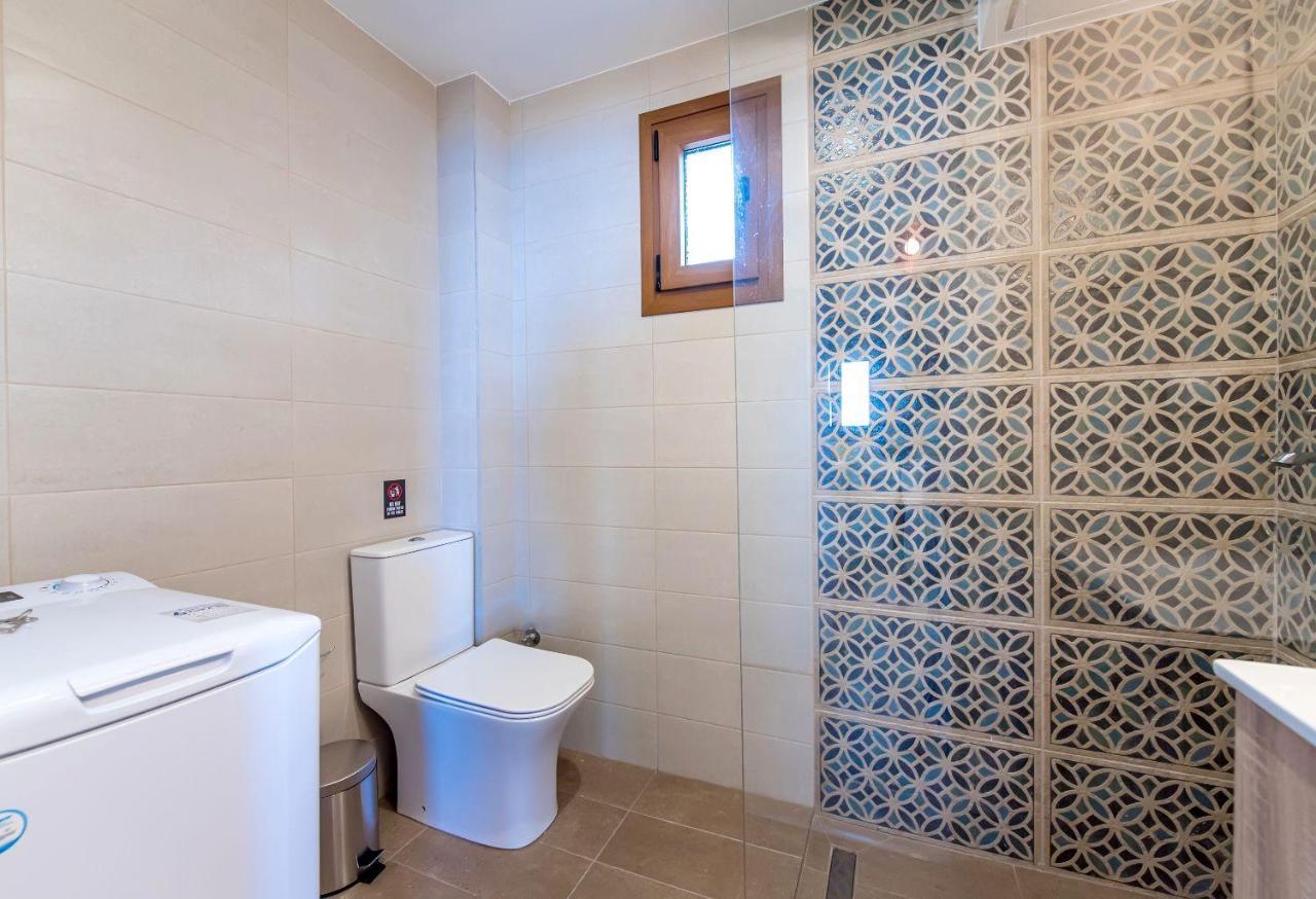 Nereus & Oceanus Beachfront Apartments, Lagonisi Beach #Feelslikehome Órmos Panajías Eksteriør bilde